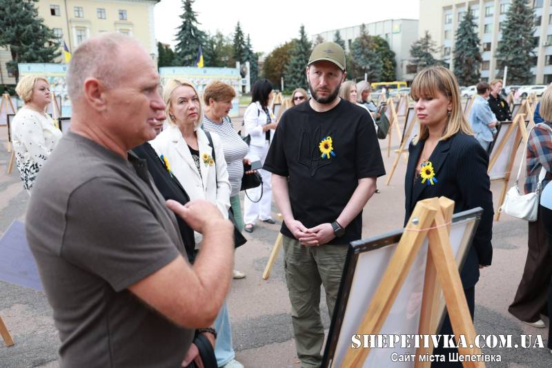 У Хмельницькому презентували фотовиставку «Хто вмирає в боротьбі – в серцях живе навіки»