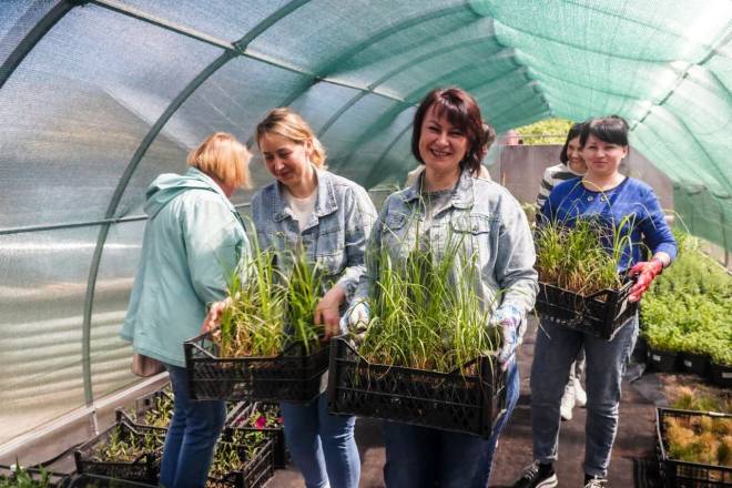 Чоловік та син на фронті, а вона — в теплиці: Олена Троц про те як переживає війну