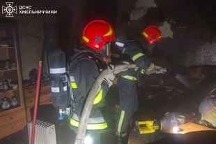 У Шепетівці горіла квартира: мешканець отримав опіки та отруївся чадним газом