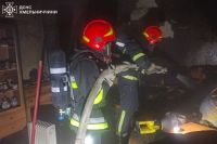 У Шепетівці горіла квартира: мешканець отримав опіки та отруївся чадним газом