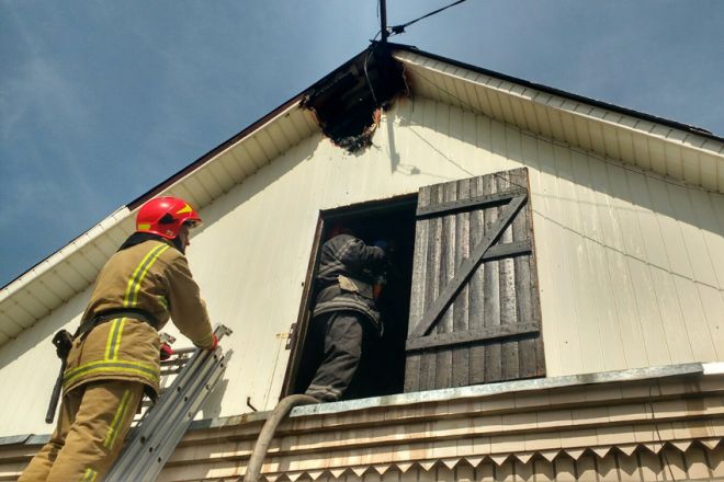 У Шепетівці та Новичах горіли приватні будинки