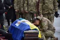 Шепетівська громада схилила голови у скорботі за воїном Сергієм Степичем