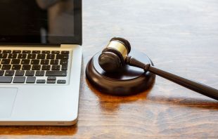Шепетівський міськрайонний суд тимчасово припиняє направлення поштової кореспонденції