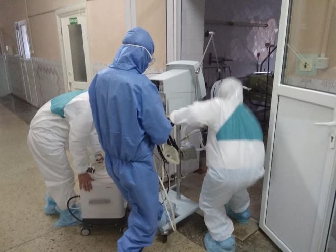 У Шепетівській ЦРЛ почали приймати пацієнтів з COVID-19, а Вузлова лікарня самоусунулась