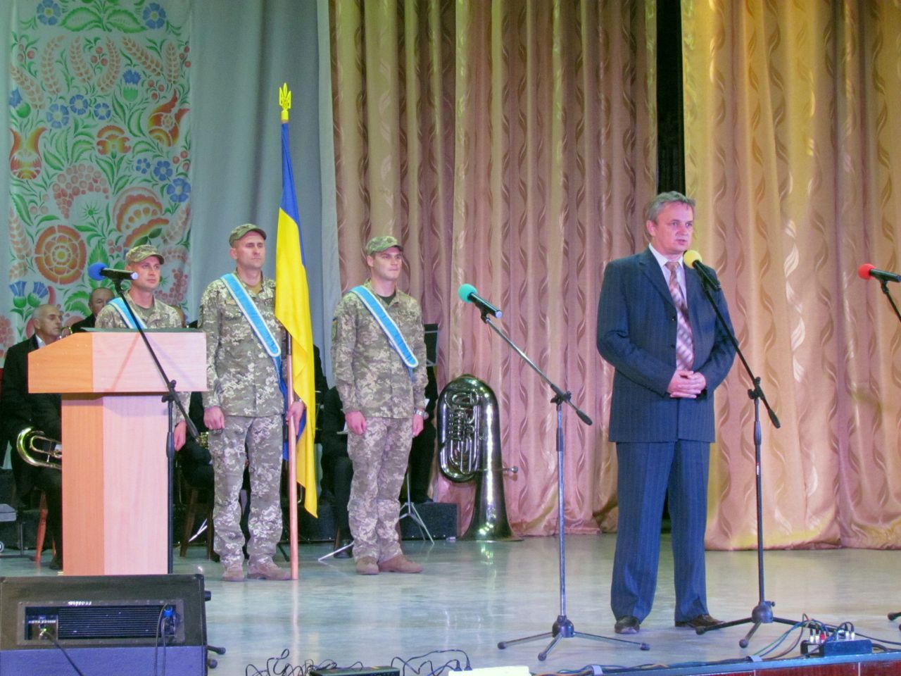 У шепетівському будинку культури вшановували захисників України