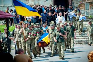 Юний волонтер та розробник дронів: у Білогір’ї прощались із Максимом Старостіним