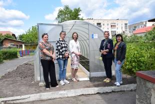 Освітні заклади Шепетівки отримали безкоштовні теплиці від «Скарбнички переможців»