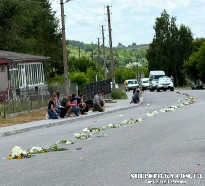 «На щиті» повернувся Захисник: у Плужненській громаді попрощалися з Володимиром Осташевським