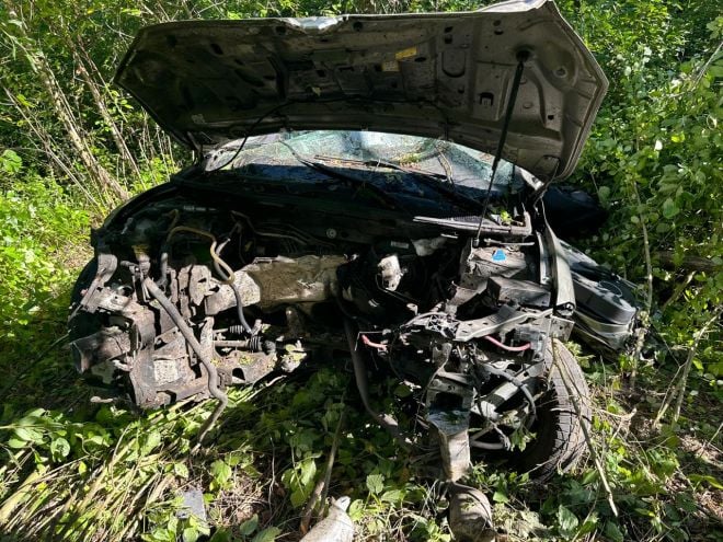 Водій загинув, пасажир в лікарні: на Шепетівщині перекинувся автомобіль