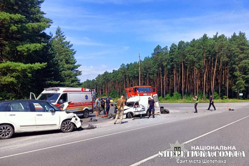 У Славуті зіткнулися два автомобілі: є травмовані