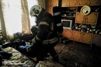 На Шепетівщині під час пожежі вогнеборці врятували трьох людей