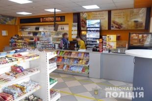 У Шепетівці пограбували АЗС погрожуючи пістолетом