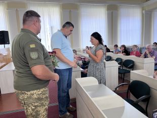 Рідним загиблих Героїв із Шепетівщини вручили державні нагороди
