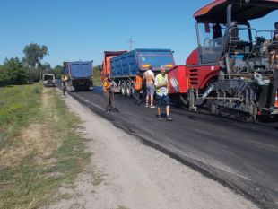 На Шепетівщині ремонтують ще одну дорогу
