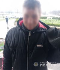 Жителю Нетішина оголосили підозру за крадіжку золотої сережки