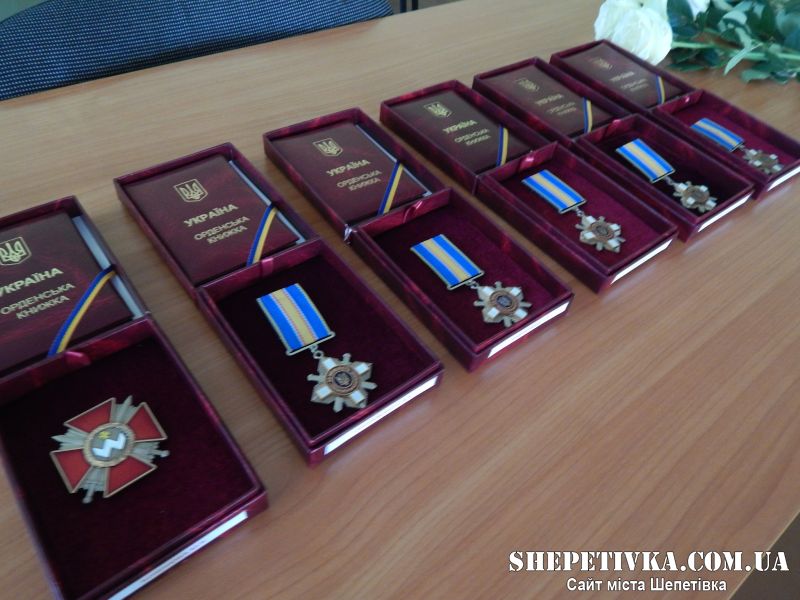 Родинам загиблих військовослужбовців з Шепетівщини вручили державні нагороди