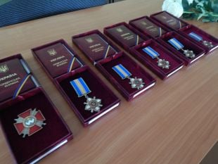 Родинам загиблих військовослужбовців з Шепетівщини вручили державні нагороди
