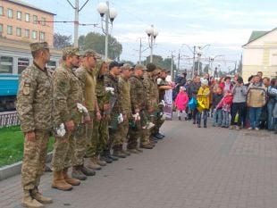 Шепетівчани  урочисто зустрічали воїнів із зони АТО