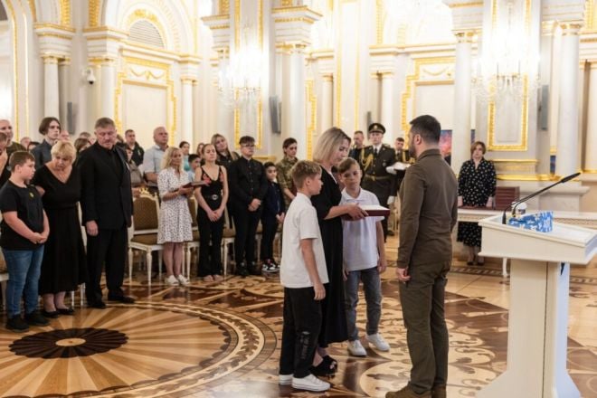 Президент вручив рідним загиблого Героя України його орден «Золота Зірка»