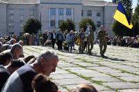 Через рік після загибелі Шепетівська громада попрощалася з воїном Віталієм Мухою