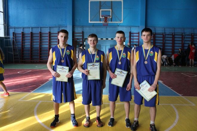 Юні шепетівські баскетболісти стали третіми в області