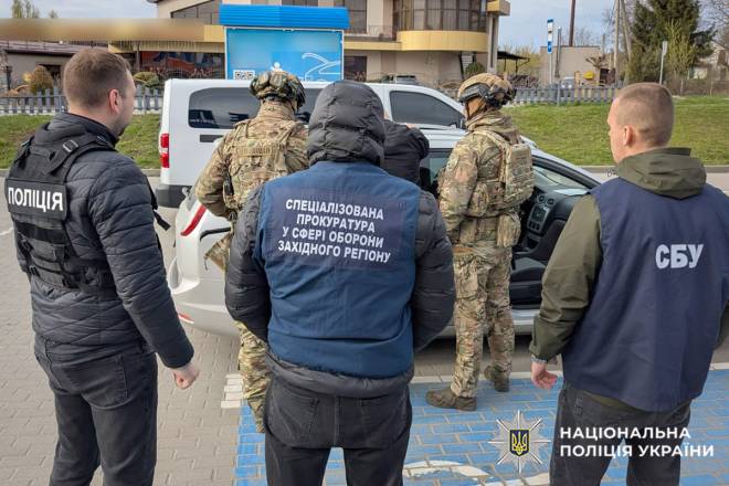 $12 000 за «бронювання» та чистий реєстр: у Шепетівці затримали організатора схеми ухилення від мобілізації