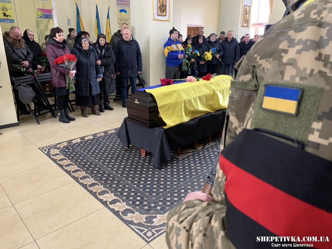 Повернувся з-за кордону щоб захищати Україну: у Славуті прощались із Сахнюком Сергієм