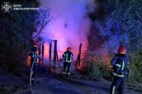 У Шепетівці рятувальники двічі ліквідовували займання господарчих споруд