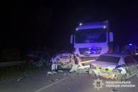 Вантажівка «змела» з узбіччя авто поліцейських, які саме оформлювали ДТП