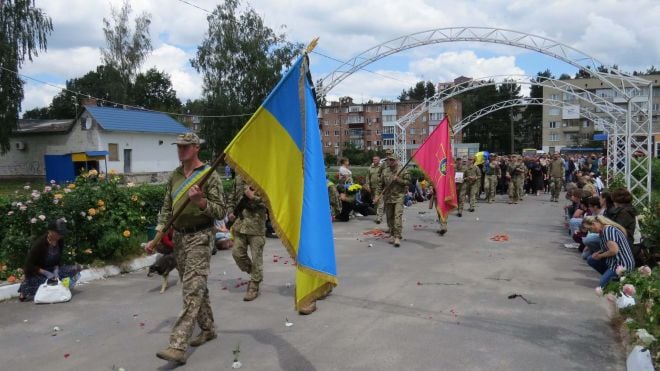 На Шепетівщині простилися з старшим лейтенантом Сергієм Глушанцем