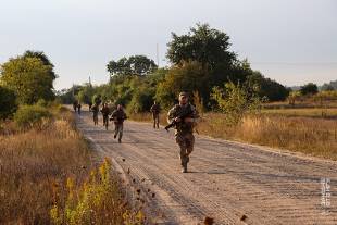 Нетішинські гвардійці вшанували пам’ять полеглих воїнів 10-кілометровим забігом у повній амуніції