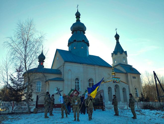 На Шепетівщині прощалися з воїном Гончаруком Романом Юрійовичем