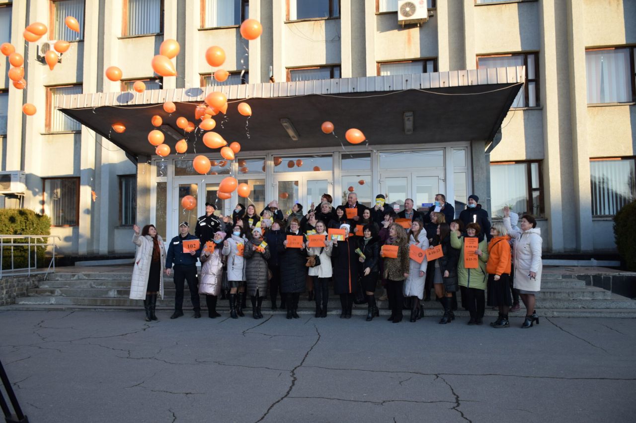 У Шепетівці стартувала Всеукраїнська акція "16 днів проти насильства"