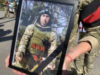Втрата, яка болить: у Славуті попрощались із полеглим захисником Віталієм Пасічником