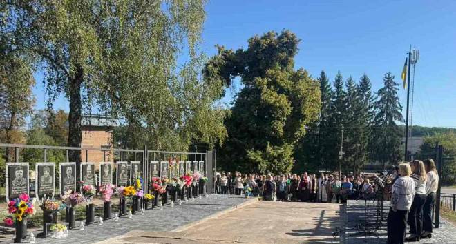 У селі Городище урочисто відкрили та освятили Меморіал Героїв
