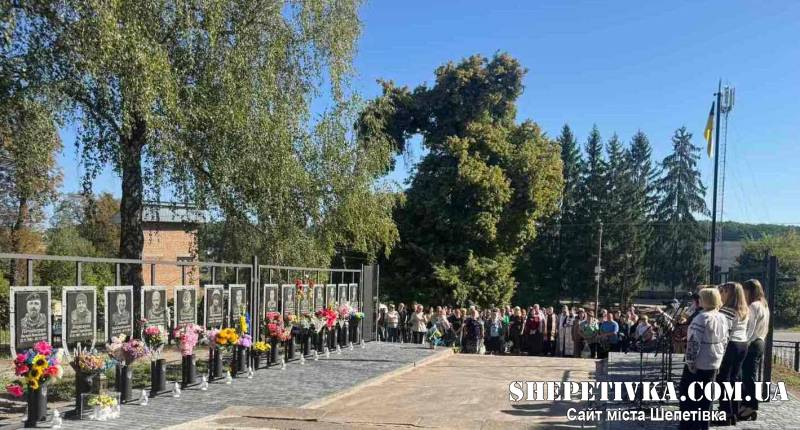 У селі Городище урочисто відкрили та освятили Меморіал Героїв