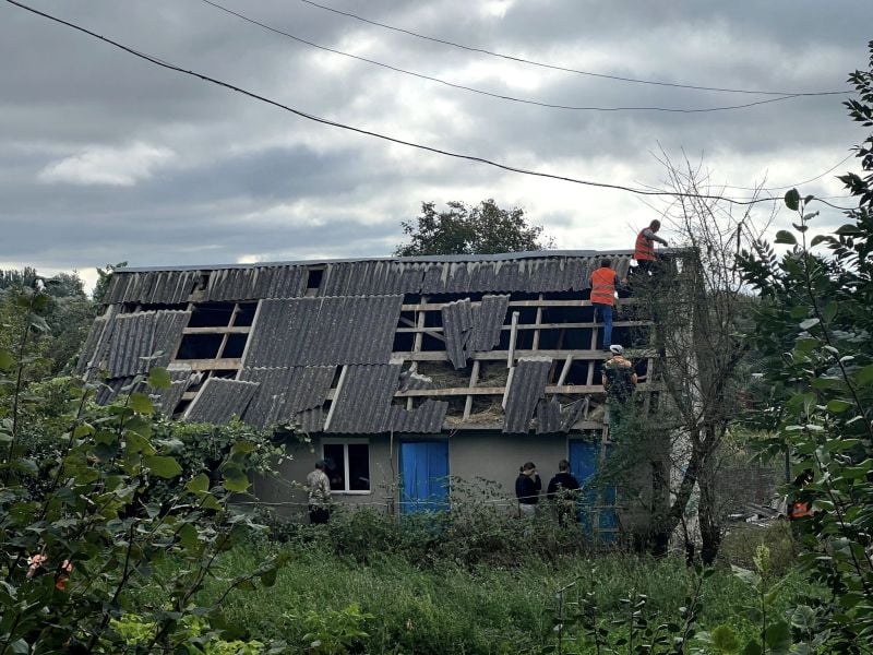 Внаслідок падіння уламків &quot;шахеда&quot; було пошкоджено школу та приватні будинки