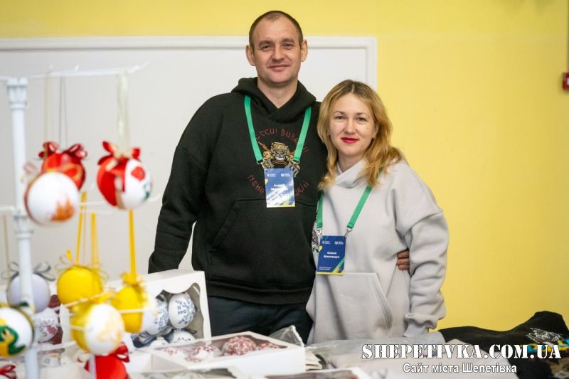 Дружина ветерана з Шепетівщини створила бренд одягу та ялинкові іграшки