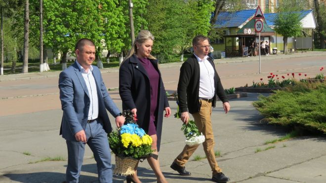 У Шепетівці у День пам’яті та примирення покладали квіти