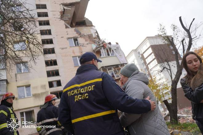 У Хмельницькому під завалами будинку виявили тіла двох людей