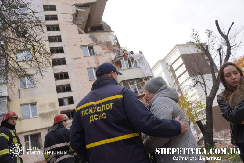 У Хмельницькому під завалами будинку виявили тіла двох людей