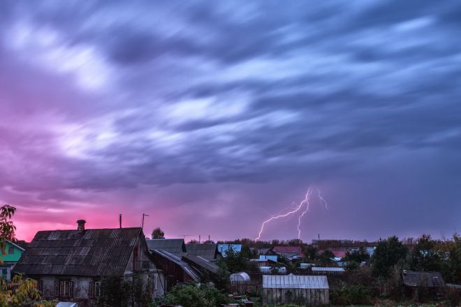 Ймовірно через блискавку загорівся будинок на провулку Подільському