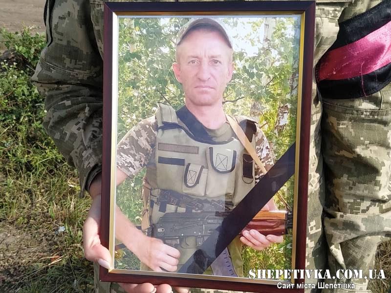 Ізяславська громада провела в останню земну дорогу 43-річного мінометника Юрія Середу
