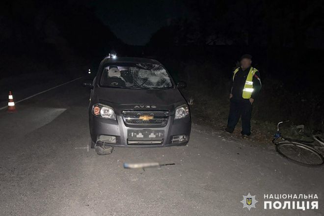 На Шепетівщині водій не оминув велосипедиста, його госпіталізували