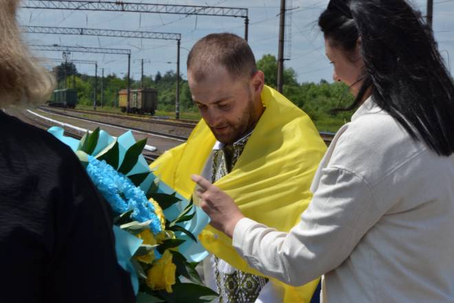 Додому у рідне Полонне після полону повернувся військовий Сергій Музичук