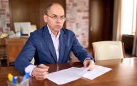 Міністр охорони здоров’я пояснив, чому у супермаркетах заборонили продаж батарейок і шкарпеток