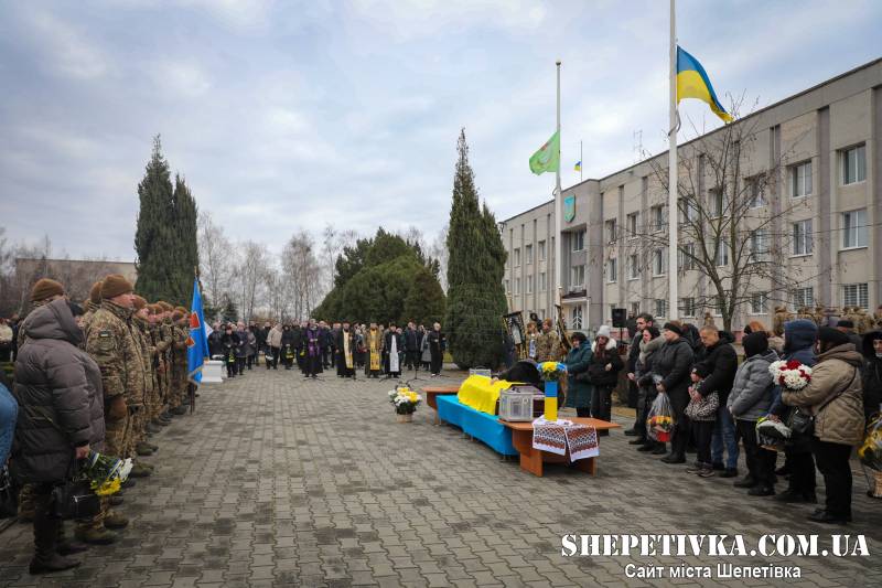 Мобілізувався попри бронювання та проблеми зі здоров’ям: нетішенці провели у засвіти Кідуна Леоніда