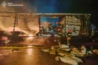 У Нетішині спалахнуло деревне вугілля прямо у вантажівці