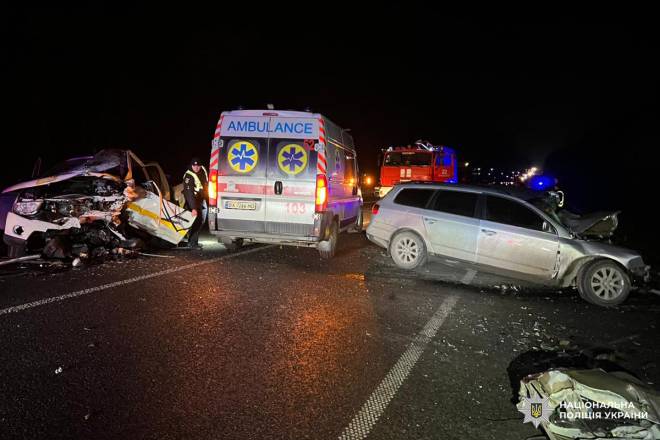 Одна людина загинула, ще двоє – травмувалися: деталі трагічної ДТП на Хмельниччині