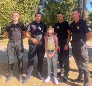 На Шепетівщині мати прийшла забирати доньку зі школи, а її там вже не було